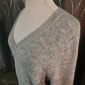 LOFT Gray V-Neck Sweater with Silver Details Women's Size L #600441‎